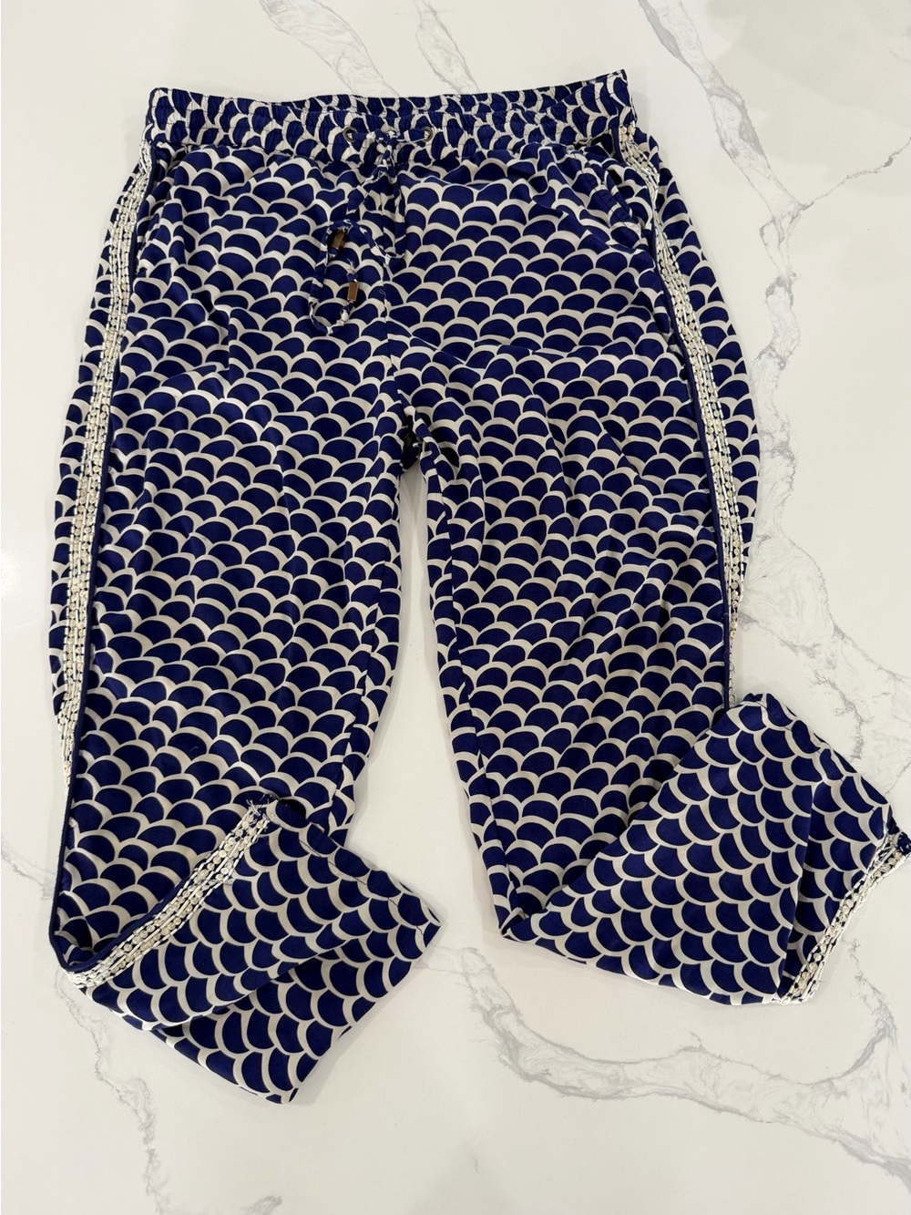 Anthropologie Beaded Scallop Print Cropped Jogger Pants Blue/White Size S - Picture 6 of 9